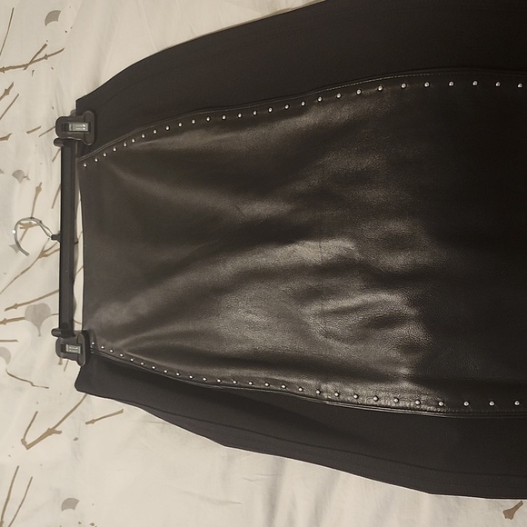 Black house white market skirt